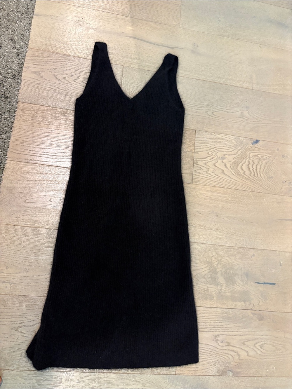 Ralph Lauren - Classic Black V-Neck Knit Dress